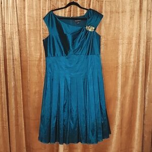 Jessica Howard Dress, Size 16W, Emerald/Teal Green Color